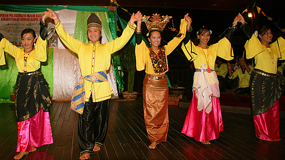Experiencing Jungle Culture