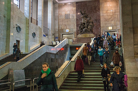 Izmaylovo Metro Station