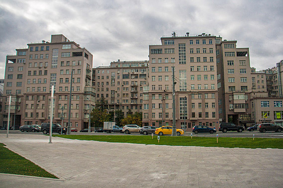 Building with secret passages