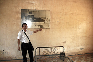 Ponleak discusses the body discovered in this room when the prison was abandoned 