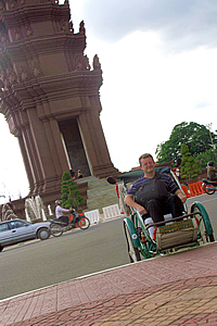 Sot's attempt to photograph me at the Independence Monument 
