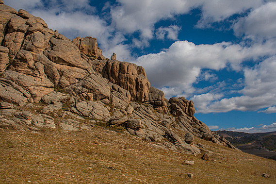 Granite outcrop close to saddle