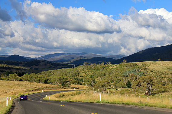 The road to Threadbo