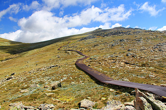Winding track to Rawson Pass