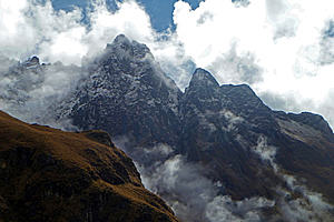Cloud shrouds the mountaintops 